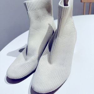 Everlane The Glove Boot - knit booties 6.5